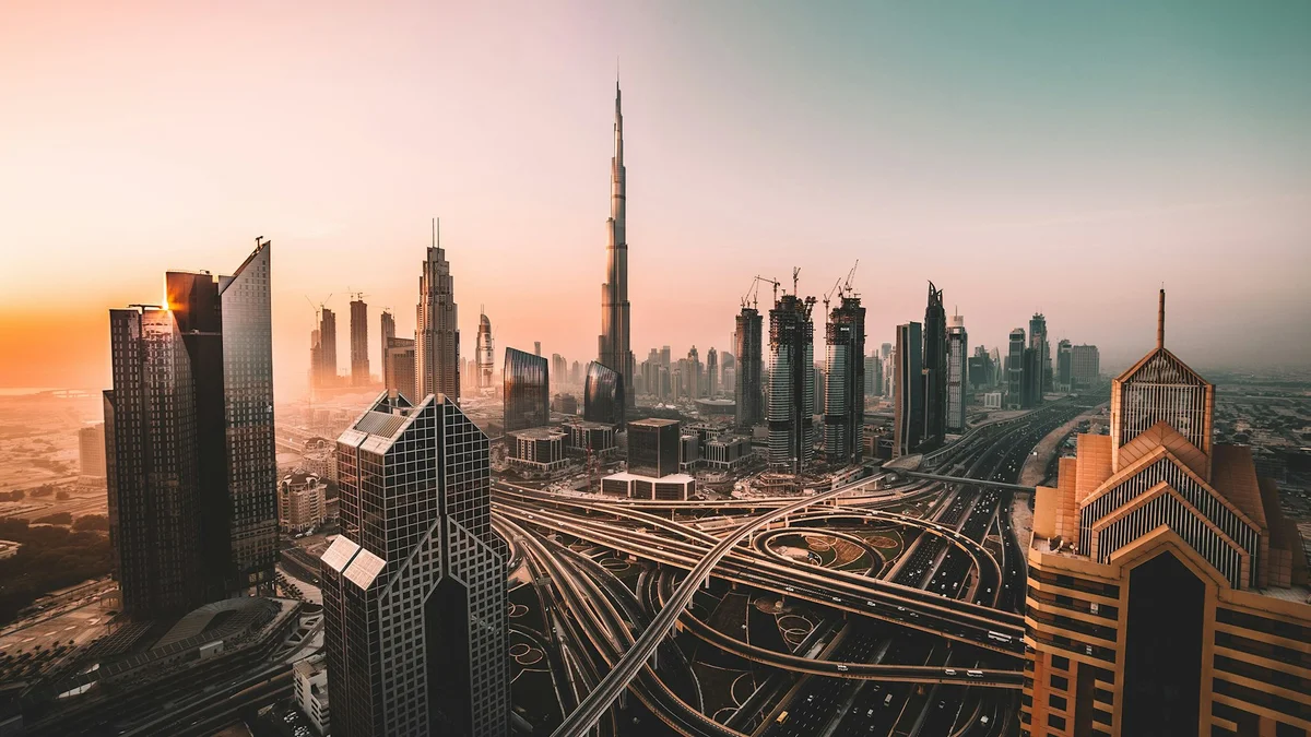 Dubaijas panorāma ar Burj Khalifa debesskrāpi un Persijas līča piekrasti