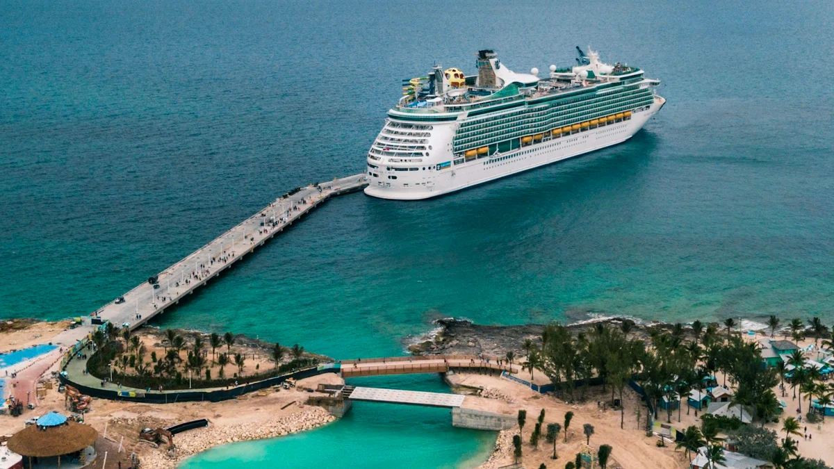 Dominikānas Punta Cana pludmale ar palmām un baltu smilti