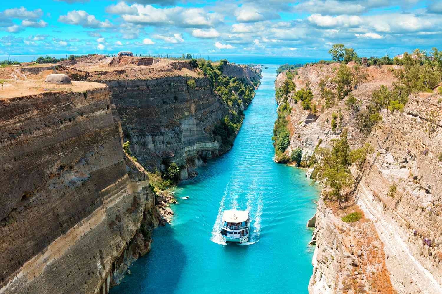 Korintas kanāls — Peloponesa