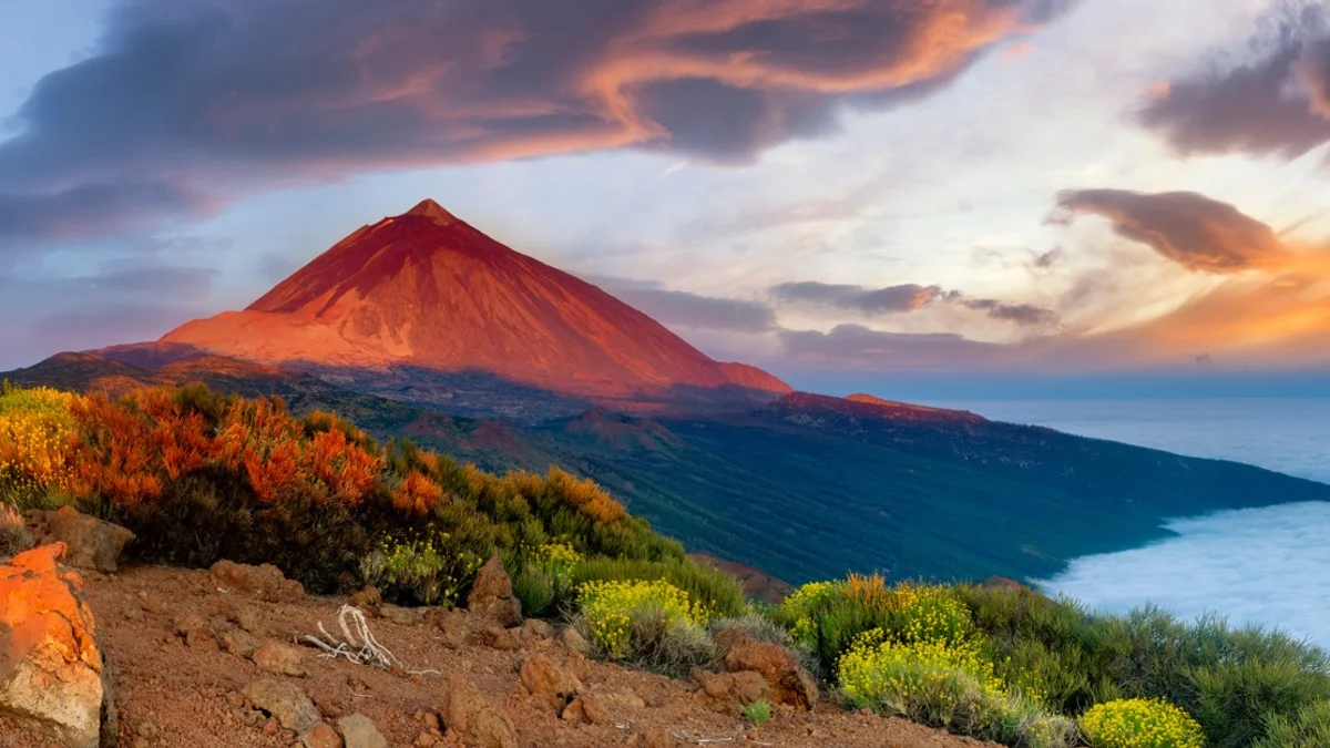 Tenerifes viesnīca ar skatu uz Teides vulkānu un okeānu